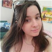 Laureata magistrale in Biologia, impartisce lezioni per alunni di scuole elementari, medie, superiori e preparazione esami.