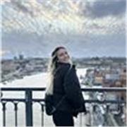 Profesora de inglés. Puedo ayudar sobre todo a alumnos con nivel de primaria, secundaria, bachillerato o preparación de B2
