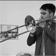 Ciao a tutti, sono Matteo e ho da poco conseguito la laurea magistrale in Didattica della musica a pieni voti (110 /110)