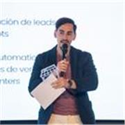 Profesional estratégico, cercano y experto en ecommerce y marketing digital.
