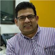 profesor de comunicación imparte clases teoricas