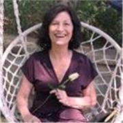 Profesora de refuerzo en la primaria con atención especial del castellano y el catalán para ayudar a comprender las materias escol