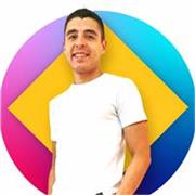 Profesor de matemáticas imparte clases para niños y adolescentes