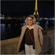Cours d'anglais en ligne à Poitiers avec professeure expérimentée utilisant la littérature et le cinéma pour progresser.