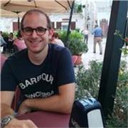 Laureato in Scienze storiche, ripetizioni di Italiano e Storia (medie e superiori) e Filosofia