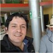 Profesor de inglés imparte curso de matemáticas de nivel primaria y secundaria