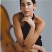 Violinista profesional, experiencia en distintas orquestas y en eventos. Profesora de violín con metodología personalizada