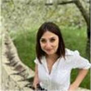 Dottoressa in psicologia impartisce lezioni di psicologia - e affini - a studenti delle scuole superiori e a studenti universitari