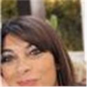 Maestra scuola primaria impartisce lezioni di doposcuola