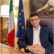 Studente universitario (in giurisprudenza) con diploma di liceo scientifico e diploma CERVANTES B2