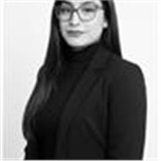 Profesora de inglés imparte clase para niños. Nivel 1