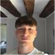 Soy estudiante de CAFYD y juego al fútbol desde los 3 años. Imparto clases de fútbol y entrenamiento en gimnasio adaptadas a cada nivel