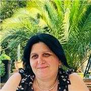 Doy clases de alemán. En clases sólo hablo en alemán. Tengo 20 años de experiencia como profesora