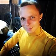 Neolaureato presso l'Accademia di Belle Arti di Palermo impartisce lezioni private di storia dell'arte