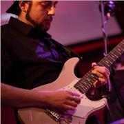 Laureando in chitarra pop/rock al CPM Music Institute, offre lezioni per chitarristi principianti, intermedi e di livello avanzati di tutte le età (Milano e Hinterland) Instagram:@daniele_morina