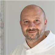 Zweisprachiger Italienisch-Übersetzer mit Muttersprachenniveau und Präzision
Gerne auch Unterricht.