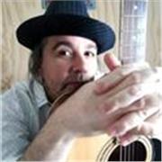 Profesor de musica imparte clases online de instrumentos musicales