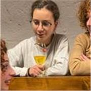 Diplomata in relazioni internazionali e marketing. Esperienza di 2 anni in Spagna per studio e lavoro