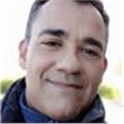 Profesor con gran paciencia y muy buen docente para todas las edades