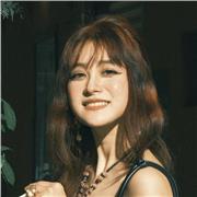 Vengo dall'Accademia di Belle Arti di Bologna, sono specializzanda in stampa, insegno pittura, stampa e software grafico