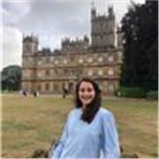 Profesora que imparte clases de lengua y literatura castellana, matemáticas, biología, física y química a estudiantes de primaria y ESO