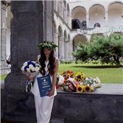 Laureata in scienze e tecniche psicologiche e diplomata al liceo linguistico (lingua inglese, spagnola e tedesca). Aiuto compiti