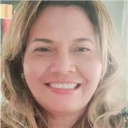 Niñera les alludo a realizar sus tareas