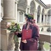L’arte è una delle mie passioni e amo trasmettere l’amore per essa.
Apprendere è divertente, scoprilo facendo lezione con me !