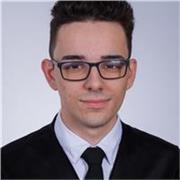 Graduado en Derecho por la Universidad de Barcelona (premio extraordiario) da clases de Derecho para alumnos de grado