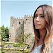 Licenciada en derecho y  en arquitectura técnica, da clases de apoyo escolar.