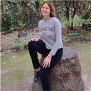 Profesora de matemáticas apta para alumnos de nivel primaria y secundaria.