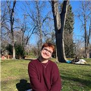 Profesor de inglés imparte clases a niños de todas las edades