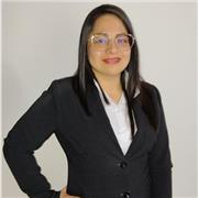 Profesora de inglés imparte clases para estudiantes de cualquier edad