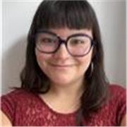 Profesora de inglés y asignaturas de ciencias, con experiencia cuidando a niños, simpática y paciente.