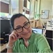 nauczyciel specjalizujący się w rozwijaniu myślenia analitycznego i kreatywnego