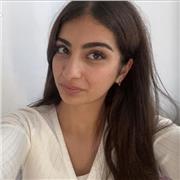 Une étudiante souhaitant aider les élèves qui le souhaitent