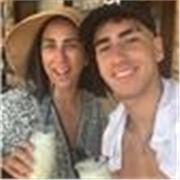 Persona sociable muy bueno con los niños con ganas de enseñar (inglés B2 o cualquier materia) y ganar algo de experiencia 