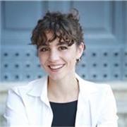 Insegnante di inglese idonea al concorso PNRR 1 impartisce lezioni di inglese a studenti di tutti i livelli