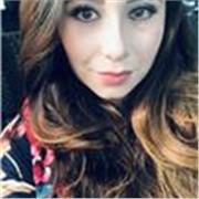 Profesora de español imparte clases a niños, jóvenes y adultos de todas las edades