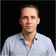 profesor de inglés, experiencia impartiendo a edades de infantil, primaria, secundaria y profesionales ya trabajando.