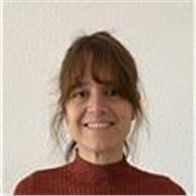 Profesora de diseño de interiores. Conmigo aprenderás a realizar, de principio a fin, un proyecto de interiorismo. 
