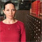 Maestra de inglés en línea con años de experiencia en educación superior remota