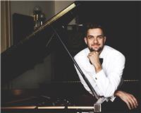 Esperto docente di pianoforte, concertista laureato con massimo dei voti e lode presso il conservatorio niccolò piccinni di bari
