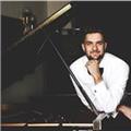 Esperto docente di pianoforte, concertista laureato con massimo dei voti e lode presso il conservatorio niccolò piccinni di bari