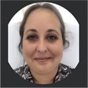 Profesora de marketing online y offline, asi como de las herramientas necesarias. También de diseño.