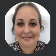 Profesora de marketing online y offline, asi como de las herramientas necesarias. También de diseño.