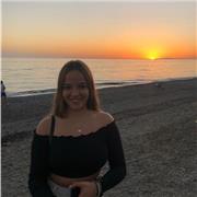 Me defino una persona llena de ganas de enseñar todo lo que se, haciendo que la gente aprenda lo maximo posible.
