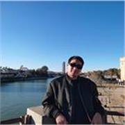 Soy profesor/DJ de club con más de 10 años de experiencia, soy un experto en la materia si tu objetivo es aprender este hermoso ar