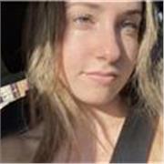 Me defino como una persona cercana, paciente y con ganas de enseñar. Soy titulada en Educación Infantil. 