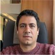 Profesor joven universitario de 35 años. Apasionado por la tecnología y que usa la inteligencia artificial en su día a día.